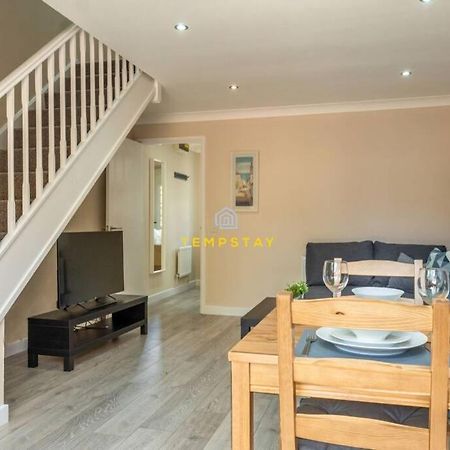 Villa Cosy 2 Bed & Free Parking. Near Heathrow/Pinewood Slough Exterior foto