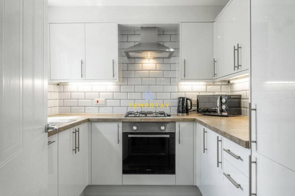 Villa Cosy 2 Bed & Free Parking. Near Heathrow/Pinewood Slough Exterior foto