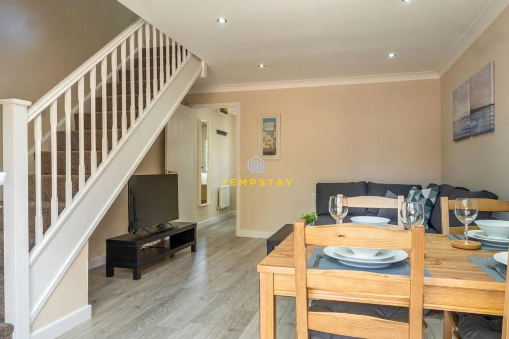 Villa Cosy 2 Bed & Free Parking. Near Heathrow/Pinewood Slough Exterior foto
